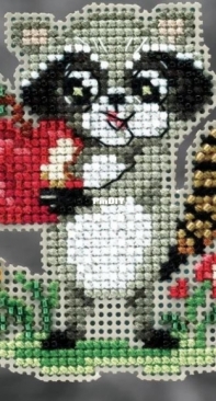 Mill Hill MH18-2122 Autumn Harvest Collection - Rosie Raccoon