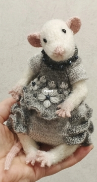 Lariska the Rat by Anna Batina-English