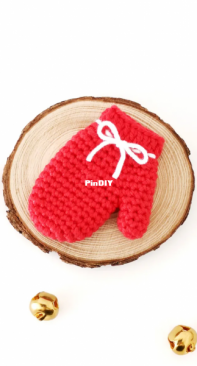 Stitch by Fay - Fay Lyth - Mitten Ornament - Free