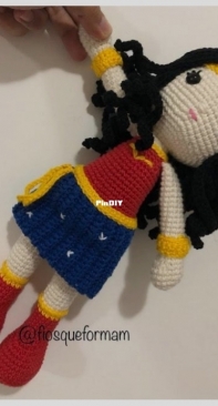 Fios Que Formam - Andréia Lira Pascoal - Wonder Woman doll - Boneca Mulher Maravilha - Portuguese