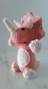 Amigurumi - "Peaches" The Triceratops