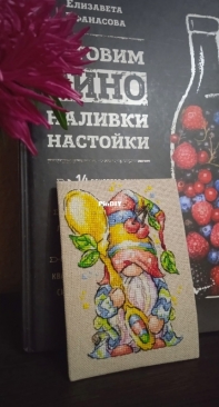 Гном по схеме Елены Ларцовой