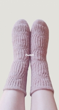 Twīnende and Twinnende Socks by Jess Thompson - Cnyttan Cnottan