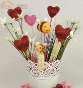 Moji Moji Design - Janine Holmes - Hearts and Bees - Free