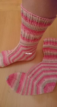 Hipsulaisen Karuselli  Socks-by Kati Koitto-German , English Finnish Swedish-Free