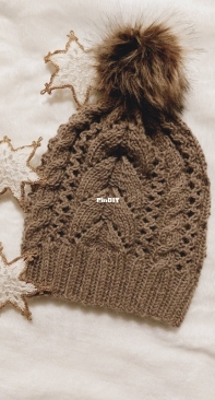Mermaid fins Beanie by Ruta Sab.-Free