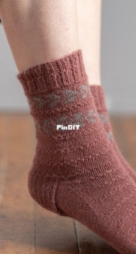 EweKnit Toronto - Petalo Socks by Claudia Quintanilla