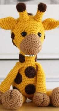 ChiquiPork - David Román - Dolores The Giraffe