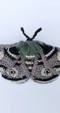 Lily Droplet -  Lily - Emperor Moth