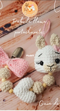 De Ensueños Crochet - María Celeste Bitiol - Paki the Llama Pacifier Holder - Paki la Llama Portachupetes  - Spanish