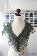 Harajuku Shawlette by Julia Riede