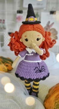 Lovenika Design - Yevheniia Romanchuk - Corinne the Little Kind Witch - Corinne la Pequeña Bruja Amable - Spanish