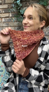 Thankful Cowl by Amy Kate Sutherland-Free