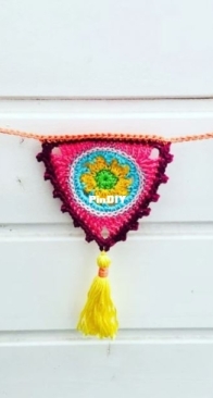 Elealinda Designs - Paula Matos - Boho Pennant Garland