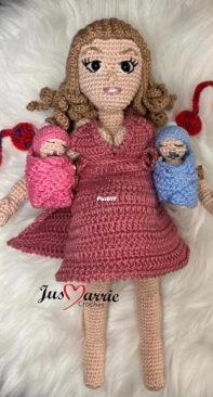 Jus Marrie Crochet - Jusmayre Rosa - Doll Gives Birth - Boneca Ganha Nenê - Portuguese