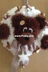 Bettys Simm Salabim - Bettina Simm - Cinnamon bear in the door wreath - German