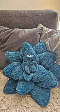 Melinananas crochet - Flower Pillow - English