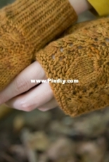 Avellana Mitts by Ágnes Kutas-Keresztes