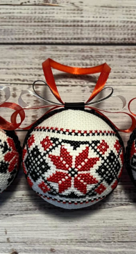 Ornament Red Black