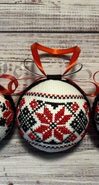 Ornament Red Black