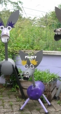 donkeys made of recycled metal