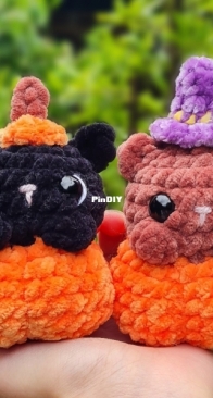Eli Yarn Art - eliyarnart - Luna the black cat and Barney the bear - Free