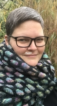 Bee saver * Bienenhüterin by Anna Wessel-English, German-Free