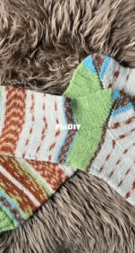 socks with boomerang heel with instep wedge