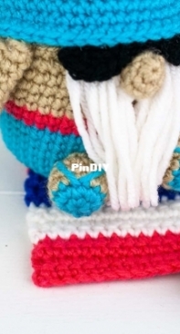 Winding Road Crochet - Lindsey Dale - Summer Vacation Gnome - Free