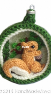HandMadeAwards - Diorama Christmas Ball - Squirrel Ornament - Loly Fuertes