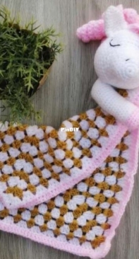 Yarn over with Natasha - Natasha Smuts - Unicorn Lovey - Free