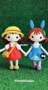 Wendy Li Designs - Mei and Totoro girl - Russian - Translated