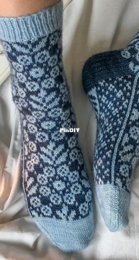 Wild Angelica Socks - Runningyarn - English