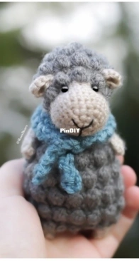 Rues Bears - Rue Yates - Daisy the Lamb