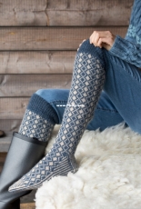 Dale Gull 368-16 Blåvier knestrømper by Anne-Kirsti Espenes – Norwegian – free