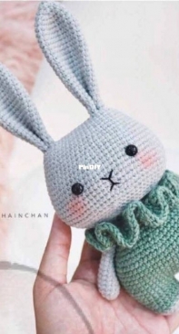 Hainchan Design - Hainchan - Hanh Tran - Little Bunny - Pequeno Coelhinho - Portuguese - Translated