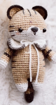 Helloladyellie - Tora the Tiger Amigurumi - English