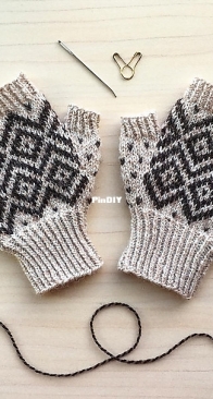 Rhombi Mitts by Juliana Lustenader