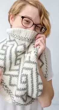 Comfort Cowl by Francoise Danoy - Fibre Muse Quarterly: Giver 2017