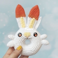 Xicotet Amigurumis - Nerea Gomis - Poké-Donut Scorbunny - Free - Spanish