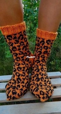 Leopard Socks - Leopard Socks - Beyond The Loops  - English and Finnish