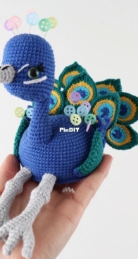 Candy Yarn Shop - Kseniia Semeliak - Peacock pincushion