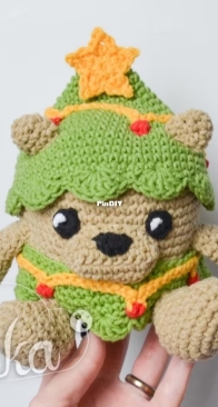 Krawka - Kamila Krawka Krawczyk - Christmas Bear Tree - English