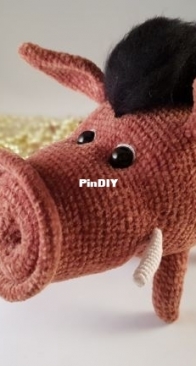 Crochet pig