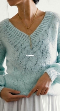 CP05 V-neck by Cristina Ghirlanda - Minimi Knit Design