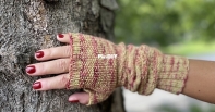 Ragged Roots Fingerless Gloves/Mitts by Helen Bingham-Free