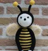 Stip en Haak - Herriët van de Wiel - Lola the Bee - Translated