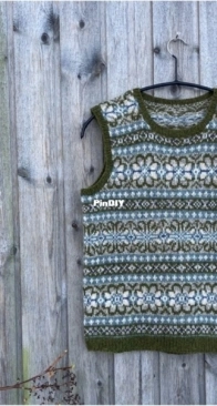 Mols Slipover Vest by Ruth Sorensen