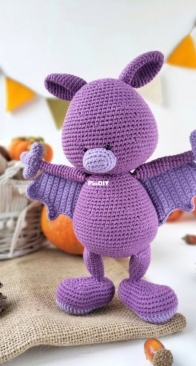Bosikosha -Esmi the baby bat -  Natalia Polovinkina - English