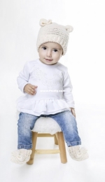 Círculo SA - Ateliê Circulo - Booties and Hat Set - Conjunto de Sapatinho e Touca - Portuguese - Free